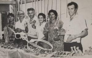 Rene Munoz tercero de izquierda a derechaRegistro historico anos 70s Artesania UC PERFIL